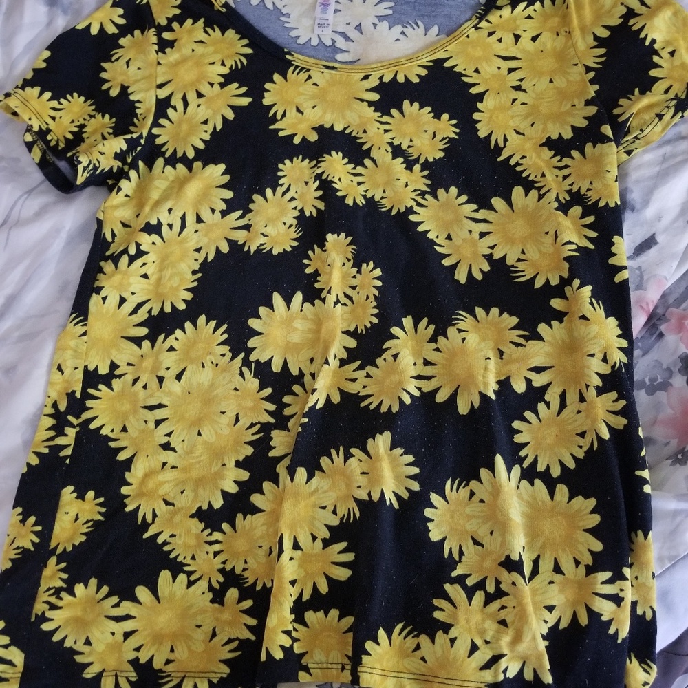 Lularoe Classic Tee Large
